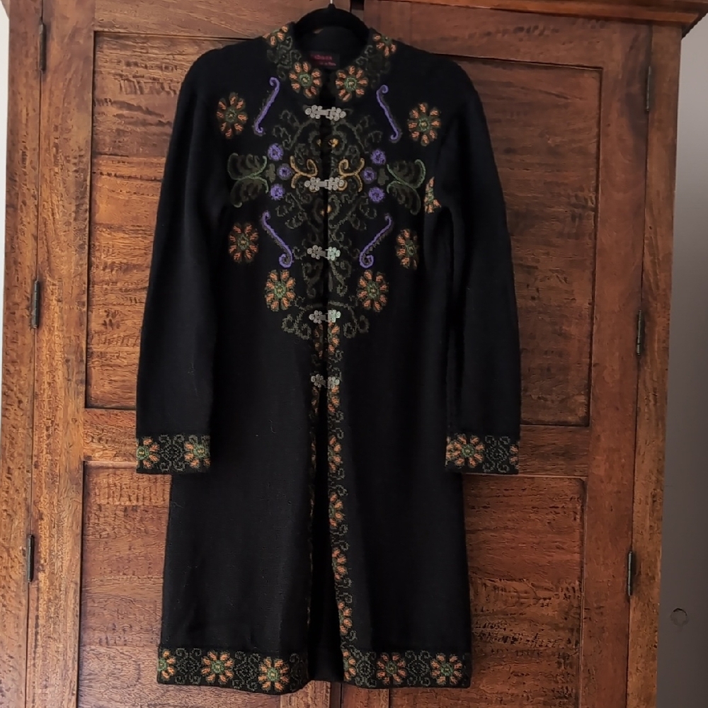 Embroidered Dark Navy and Olive Handmade  Knitwear From Peru